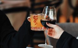 店員さんへの対応を見る